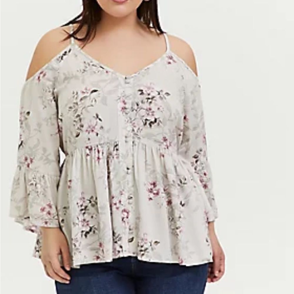Torrid Womens Babydoll Textured Floral Cold Shoulder 3/4 Bell Sleeve Blouse